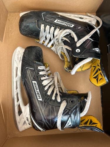 Used Bauer  9 Supreme S180 Hockey Skates