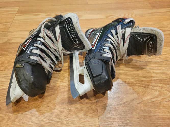 Used Junior CCM Hockey Goalie Skates Regular Width Size 2.5