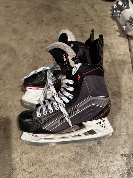 Used Senior Bauer Regular Width 7.5 Vapor X600 Hockey Skates