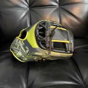 Used 2022 Infield 11.75" REV1X Baseball Glove