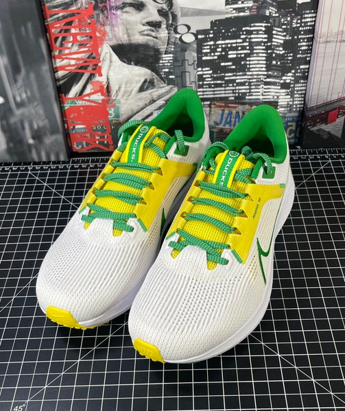 Men\'s Size 10 Nike Zoom Pegasus 40‎ Oregon Ducks Running Shoes DZ5979-100 NEW 3d44493888663992_original.jpeg  main image 4