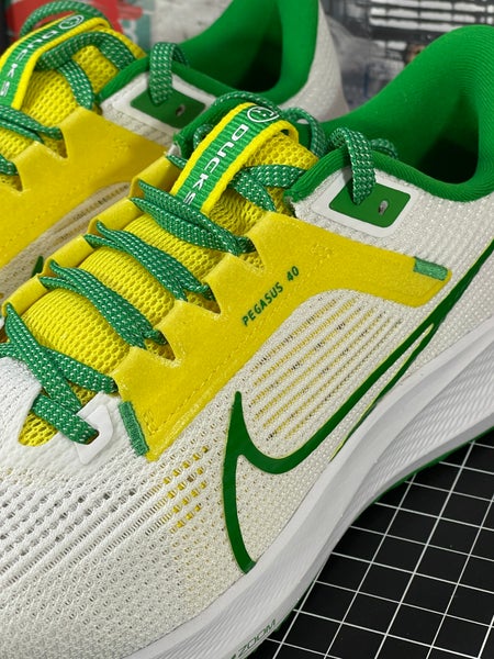 Nike Air Zoom Pegasus 40 Oregon Ducks Running Shoes Men's SZ