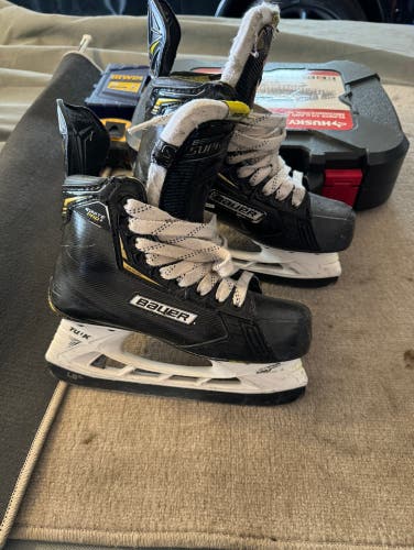 Used Bauer Size 4 Supreme Ignite Pro+ Hockey Skates