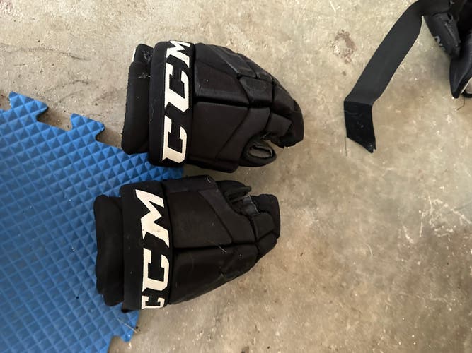 Used  CCM 11"  26K Gloves
