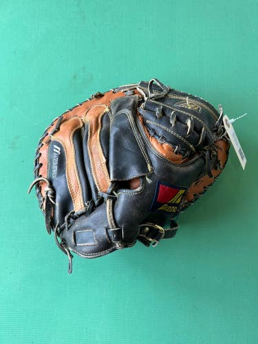 Used Mizuno Right Hand Throw Catcher's Baseball Glove 34"