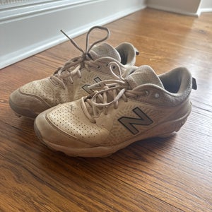 White Used Women's Low Top Molded Cleats