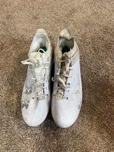White Used Adult Low Top Turf Cleats Highlight