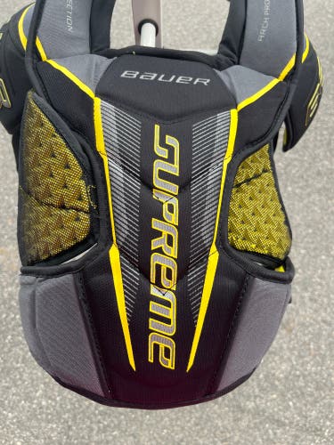 Used Junior Bauer Supreme Ignite Pro Shoulder Pads