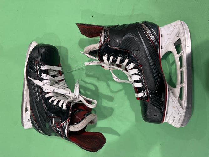 Used Junior Bauer Vapor X2.7 Hockey Skates Regular Width Size 3