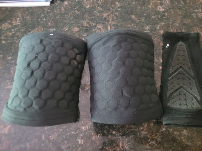 Hex knee pads Under Armour wrist forearm pads - youth football