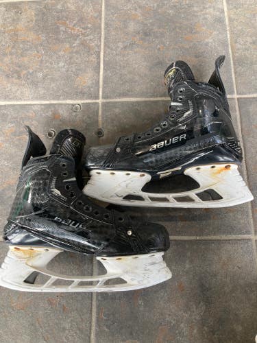 Used Senior Bauer Supreme Mach Hockey Skates 9.5