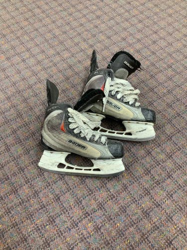Used Bauer hockey skates size 3