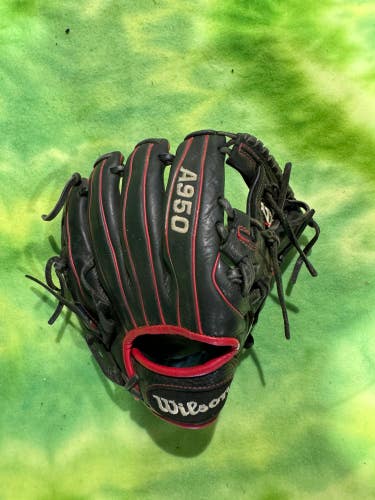 Black Used Kid Pitch (9YO-13YO) Wilson A950 Right Hand Throw Infield Baseball Glove 11.5"