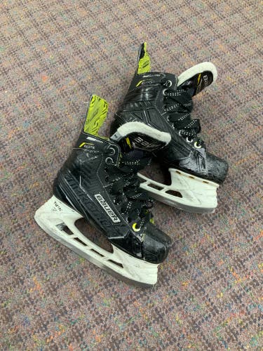 Used Bauer elite Size 2D skates
