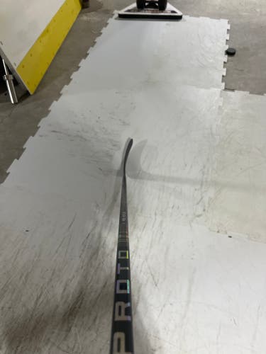 New Intermediate Bauer Left Hand P88M  Proto-R Hockey Stick