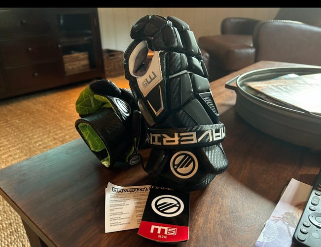 New Maverik M5 Lacrosse Gloves Large