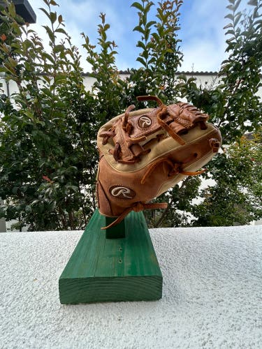 Rawlings Heart of the Hide Baseball Glove