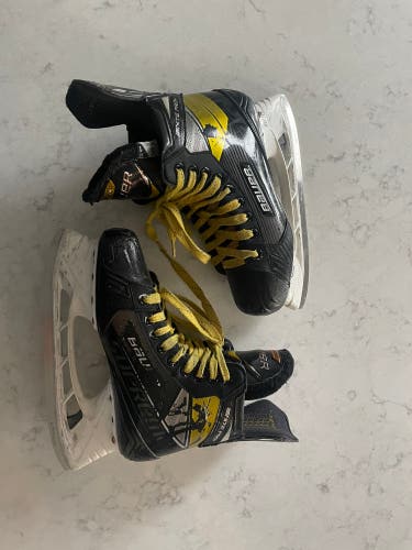 Used Intermediate Bauer Size 5 Supreme Ignite Pro+ Hockey Skates