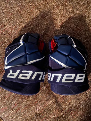 Used Bauer Vapor 3X Gloves 13" - Still have that smooth feeling in the fingers!