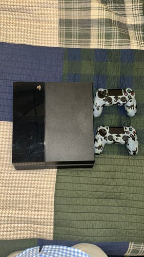 Used PlayStation 4 (practically New)