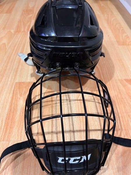 Used Medium Bauer Pro Stock Re-Akt 150 Helmet