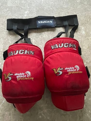 Vaughn V5 Knee Pads - Senior