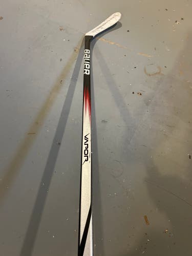 Used Senior Bauer Right Handed P28 Vapor Team Hockey Stick