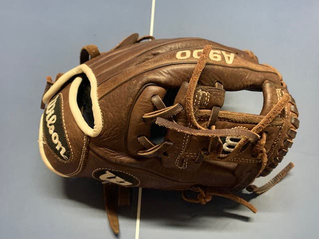 Used Right Hand Throw Wilson Infield A900 Baseball Glove 11.5"