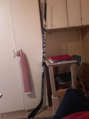 New Intermediate Easton Right Handed Hockey Stick