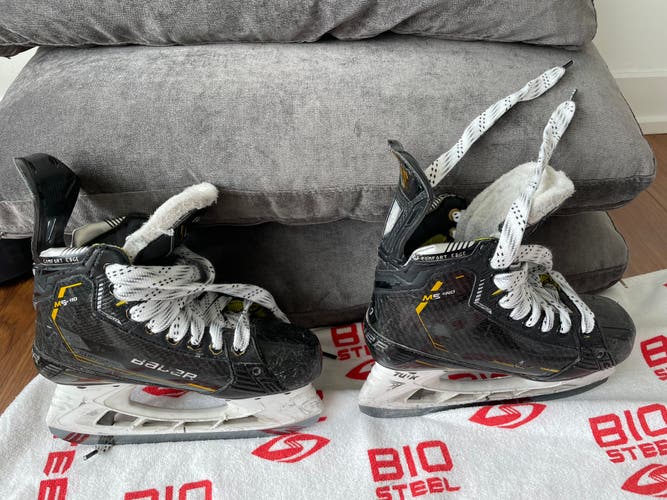 Used Junior Bauer Regular Width  Size 3.5 Supreme M5 Pro Hockey Skates