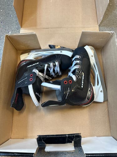 New Junior Easton Extra Wide Width  Size 3 Synergy EQ50 Hockey Skates