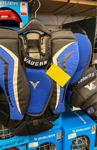 Vaughn Velocity V6 800 Used Junior Small / Medium Goalie Chest Protector small/medium