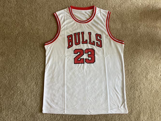 NEW - Mens NBA Jersey - Michael Jordan - Bulls - XL - White