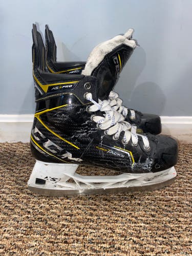 Used Senior CCM Regular Width 8 Super Tacks AS3 Pro Hockey Skates