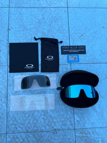 New Unisex Oakley Sutro Sunglasses