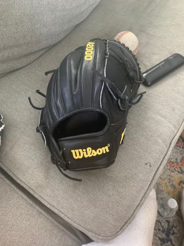 New 2022 Pitcher's 11.75" A2000 Baseball Glove