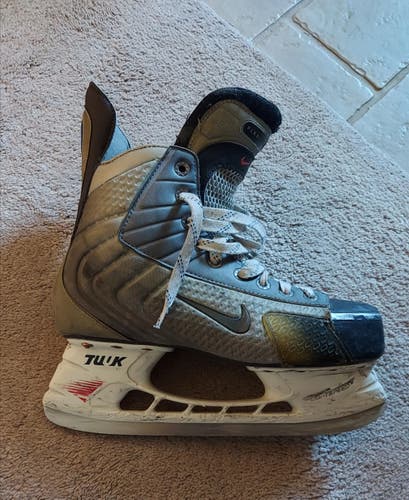 Used Senior Nike Flexlite 12 Hockey Skates Regular Width 8