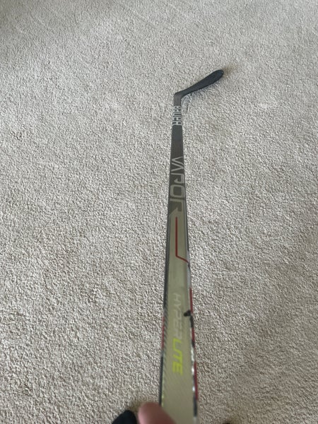 Used Senior Bauer Right Handed P28 Vapor Hyperlite Hockey Stick