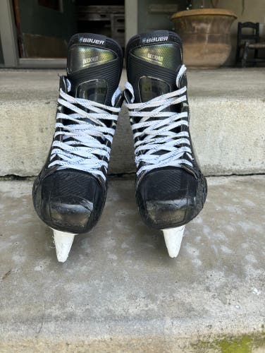Used Senior Bauer Regular Width Pro Stock 9.5 Supreme Mach Hockey Skates