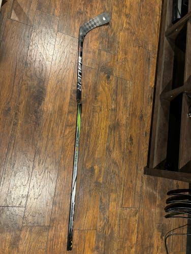 *Broken* Senior Bauer Right Handed P92  Vapor Hyperlite 2 Hockey Stick