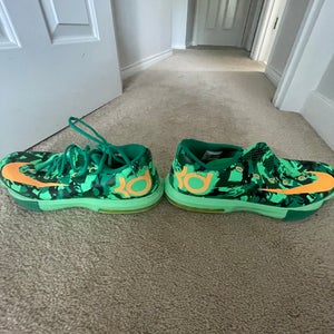 Used Size 13 (Women's 14) Men's Nike Shoes