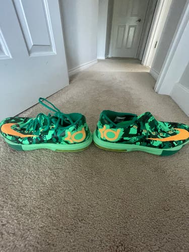 Used Size 13 (Women's 14) Men's Nike Shoes