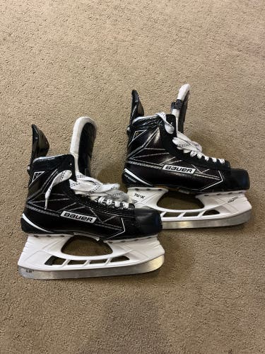 New Senior Bauer Regular Width Size 6.5 Supreme 1S Hockey Skates