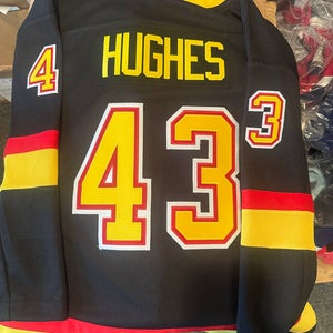 Vancouver Canucks Black Skate Jersey Large/Extra Large age 10-14-NWT