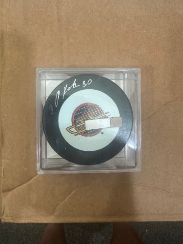 Vancouver Canucks Pavel Bure Signed puck with COA