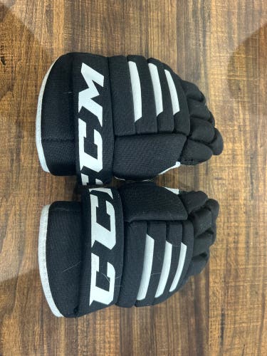 Used  CCM 8"  Tacks 4R2 Gloves