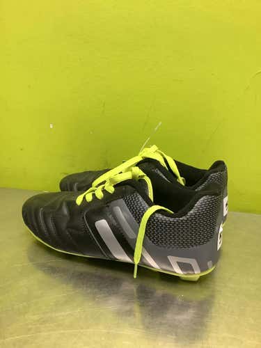 Used Senior 5 Cleat Soccer Outdoor Cleats