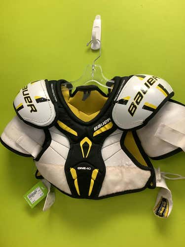 Used Bauer One40 Lg Hockey Shoulder Pads