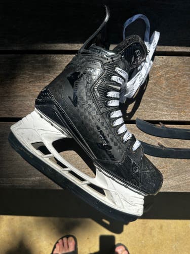 Used Intermediate Bauer Supreme Mach Hockey Skates Size 6 Fit 2 Extra Runner set