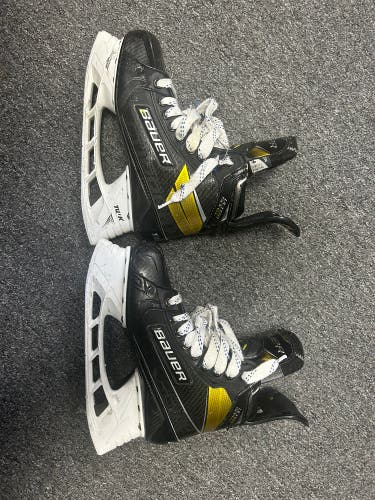 Used Senior Bauer Regular Width  Size 6 Supreme UltraSonic Hockey Skates